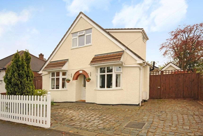 3 bedroom Bungalow for sale in Linden Avenue, Ruislip Manor, Middlesex