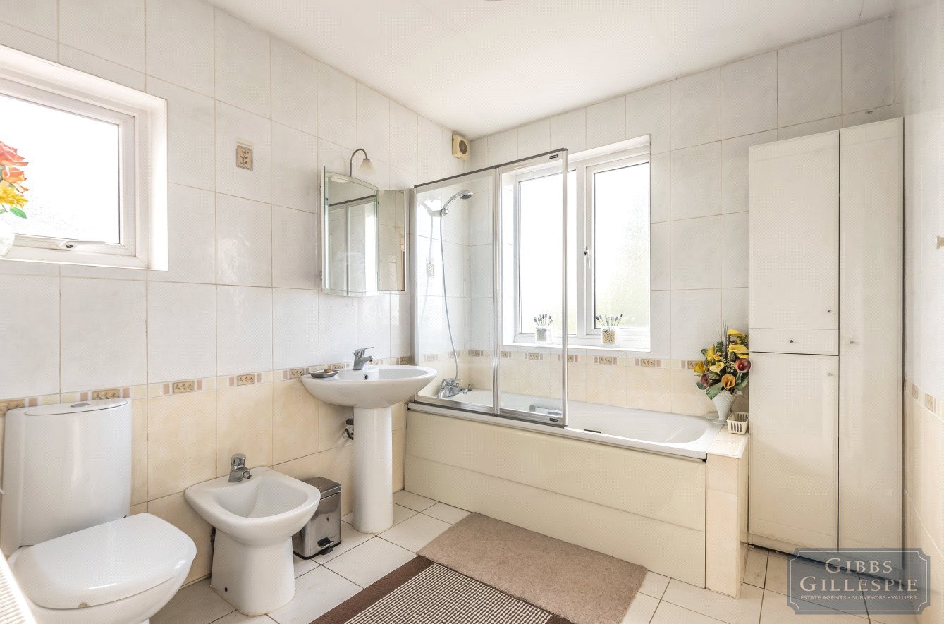 3 Bedroom House North Harrow 3 Bedroom House North Harrow