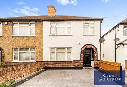 available 56 london 16858 - Gibbs Gillespie