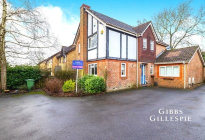 to let baycroft close london 17051 - Gibbs Gillespie