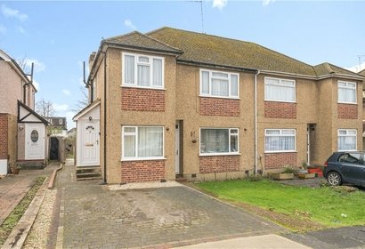under offer valley close london 19406 - Gibbs Gillespie