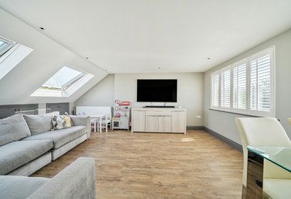 for sale wood end avenue london 19546 - Gibbs Gillespie