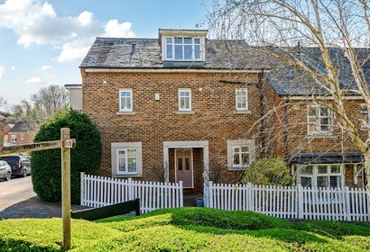 under offer summerhouse lane london 20794 - Gibbs Gillespie