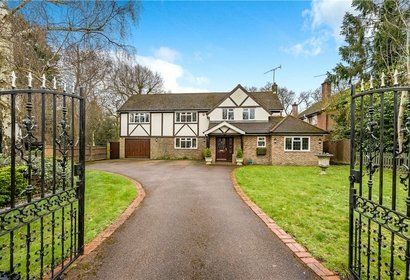 for sale dukes wood drive london 22580 - Gibbs Gillespie
