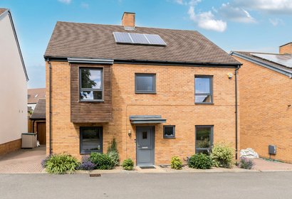 for sale deblin drive london 23313 - Gibbs Gillespie