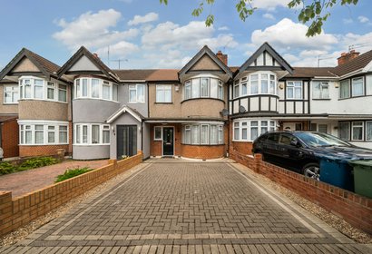 under offer sandringham crescent london 24046 - Gibbs Gillespie