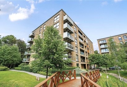 under offer zodiac close london 24233 - Gibbs Gillespie