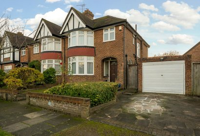 for sale ainsdale crescent london 25110 - Gibbs Gillespie