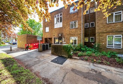 under offer enfield close london 25248 - Gibbs Gillespie