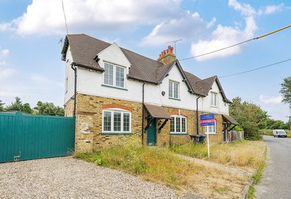 under offer willets lane london 2587 - Gibbs Gillespie