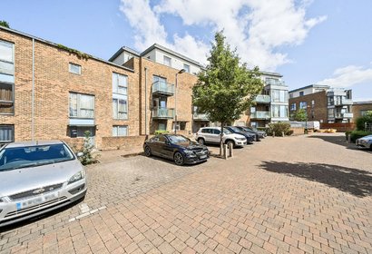 for sale lily close london 26219 - Gibbs Gillespie