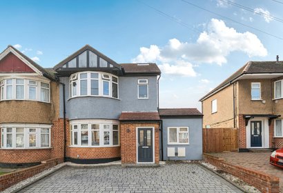 for sale hartland drive london 26511 - Gibbs Gillespie