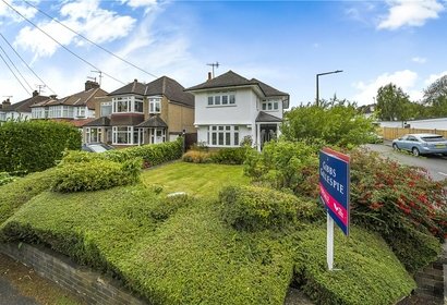 under offer hampermill lane london 30376 - Gibbs Gillespie