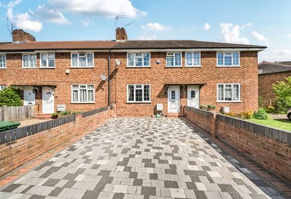 for sale moat farm road london 30428 - Gibbs Gillespie