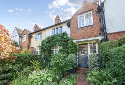 under offer holyoake walk london 30496 - Gibbs Gillespie