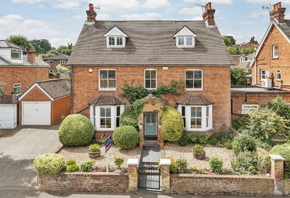 under offer lower road london 32179 - Gibbs Gillespie