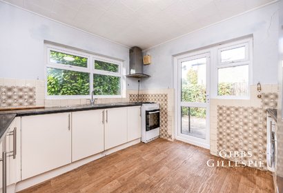 let woodford crescent london 32187 - Gibbs Gillespie