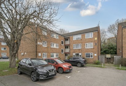 for sale the farmlands london 32495 - Gibbs Gillespie