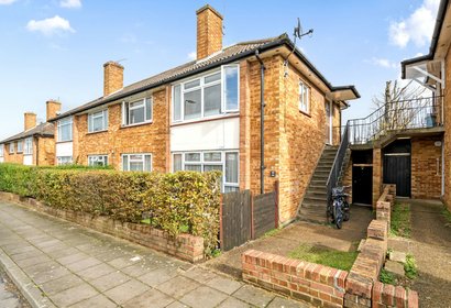 under offer wincanton crescent london 32733 - Gibbs Gillespie