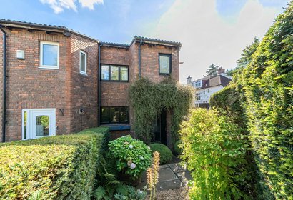 under offer green lane london 32749 - Gibbs Gillespie