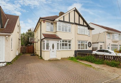 under offer waverley close london 33187 - Gibbs Gillespie