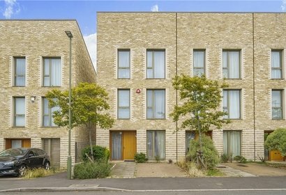 under offer kings drive london 33531 - Gibbs Gillespie