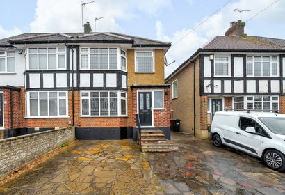 under offer valley walk london 33549 - Gibbs Gillespie