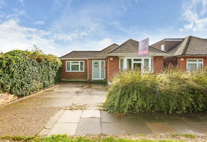 under offer whiteheath avenue london 33576 - Gibbs Gillespie