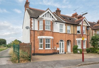 under offer oxhey avenue london 33603 - Gibbs Gillespie