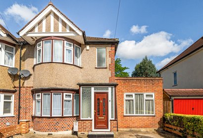 under offer seaton gardens london 33719 - Gibbs Gillespie