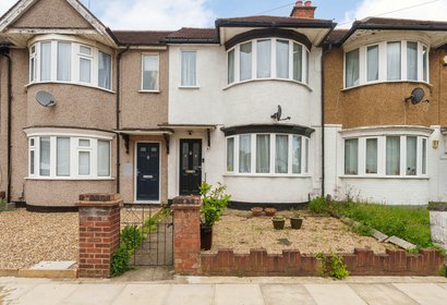 under offer hartland drive london 33773 - Gibbs Gillespie