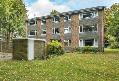under offer helston close london 33783 - Gibbs Gillespie