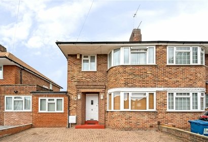 for sale du cros drive london 34254 - Gibbs Gillespie