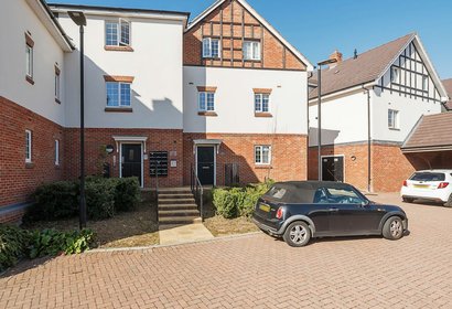 under offer grange road london 34317 - Gibbs Gillespie