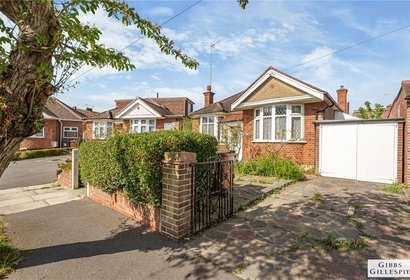 under offer parkthorne drive london 34341 - Gibbs Gillespie