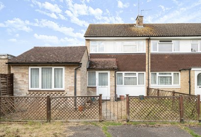 under offer leaholme waye london 34414 - Gibbs Gillespie