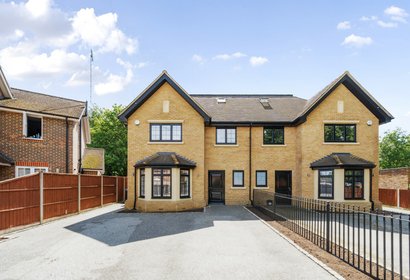 under offer gaviots close london 34439 - Gibbs Gillespie