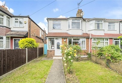 under offer woodhouse avenue london 34521 - Gibbs Gillespie