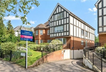 sold the avenue london 34554 - Gibbs Gillespie