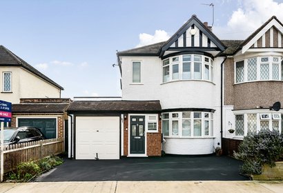 under offer hartland drive london 34642 - Gibbs Gillespie