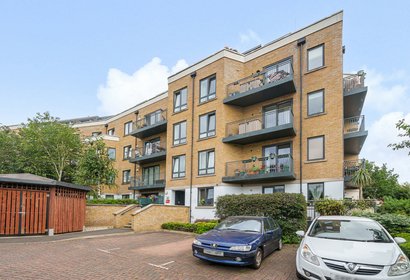 for sale dock meadow reach london 34670 - Gibbs Gillespie