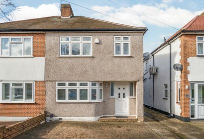 under offer long drive london 34712 - Gibbs Gillespie