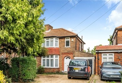 under offer peareswood gardens london 34910 - Gibbs Gillespie