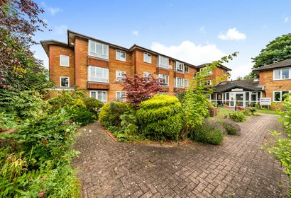 under offer maple court london 34912 - Gibbs Gillespie