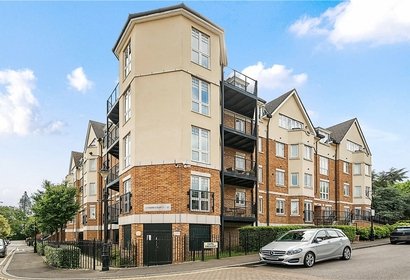 under offer brightwen grove london 34925 - Gibbs Gillespie