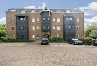 under offer ridge house london 34950 - Gibbs Gillespie