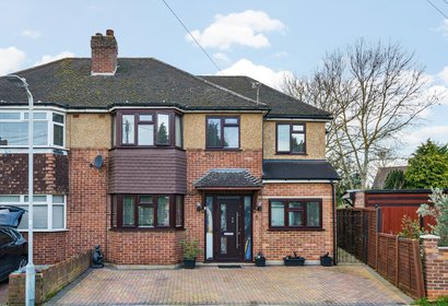 under offer perry close london 34983 - Gibbs Gillespie