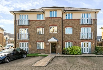 for sale periwood crescent london 35530 - Gibbs Gillespie