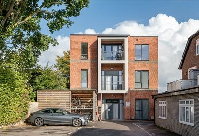 for sale pynnacles close london 35642 - Gibbs Gillespie