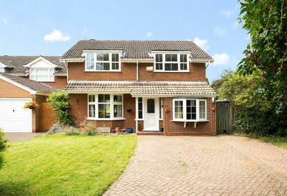 under offer windmill drive london 36385 - Gibbs Gillespie